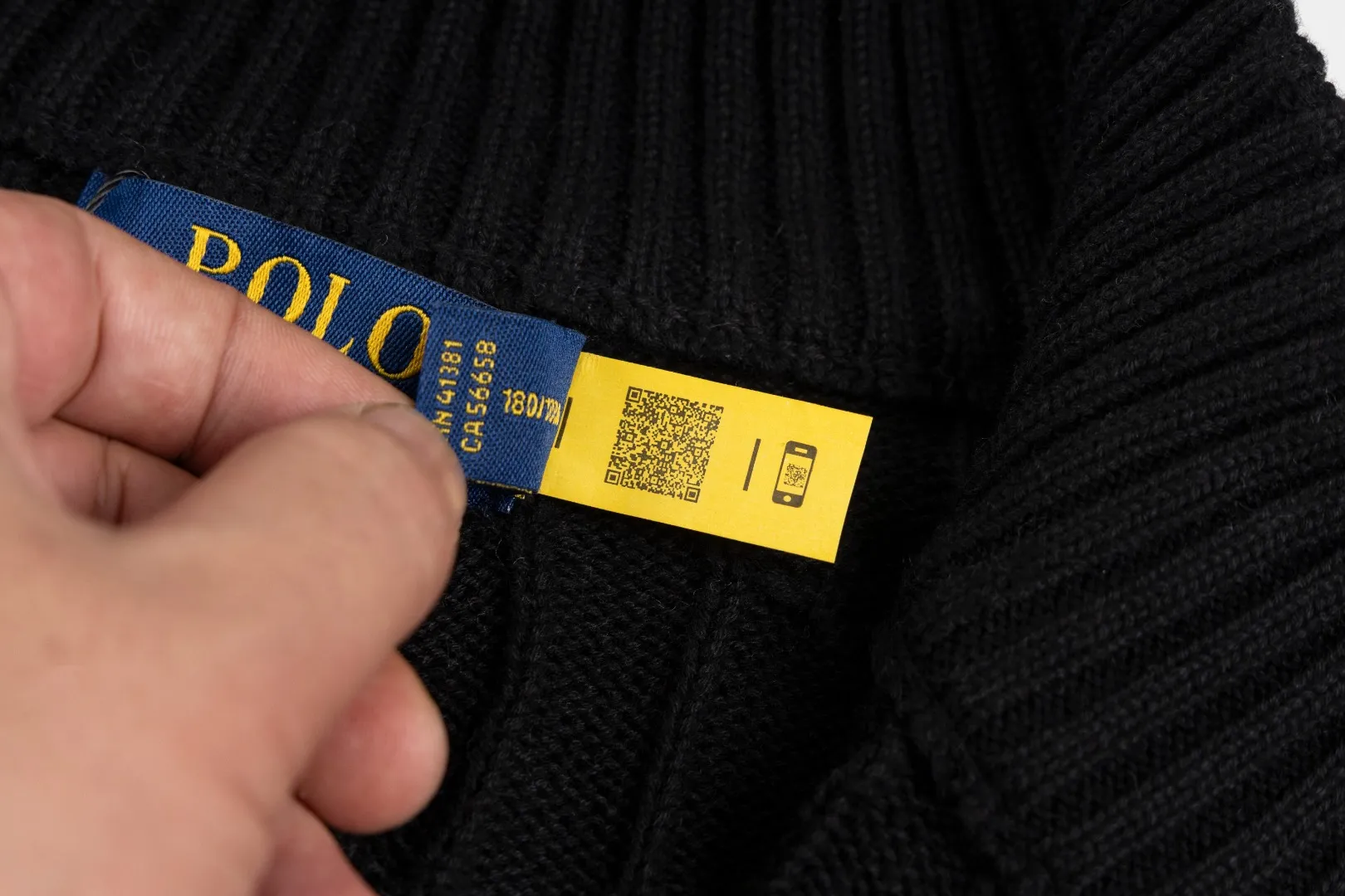 P260 #R98 RALPH LAUREN Ralph Lauren nine-color classic small label embroidery logo full zipper knitted cable cardigan sweater, high-density LOGO embroidery on the chest, original customization of tag accessories. Made of pure cotton yarn, pure cotton is skin-friendly and comfortable, small label war horse embroidered twist zipper cardigan sweater 🐎 high quality, follow the blogger to learn how to wear it! Let’s buy a Ralph Lauren cable sweater. It’s a super hard-to-find series after it became popular. It’s hard to find one on the official website. It’s simple and practical to wear, with a lazy and loose feel. The thickened fabric has more texture, feels soft and delicate, and has a loose fit. Whether worn alone or layered, you can wear different styles of fashion with just one piece!   Size：XS S M L